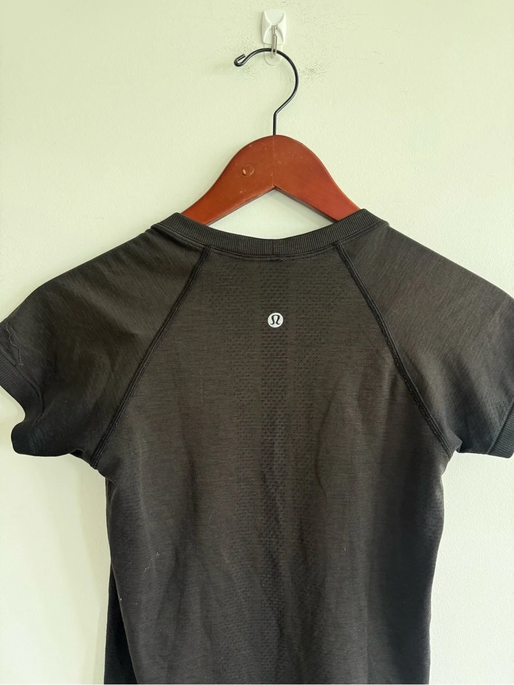 lululemon athletica Black Short Sleeve Performance Tee with Back Logo - Picture 1 of 6